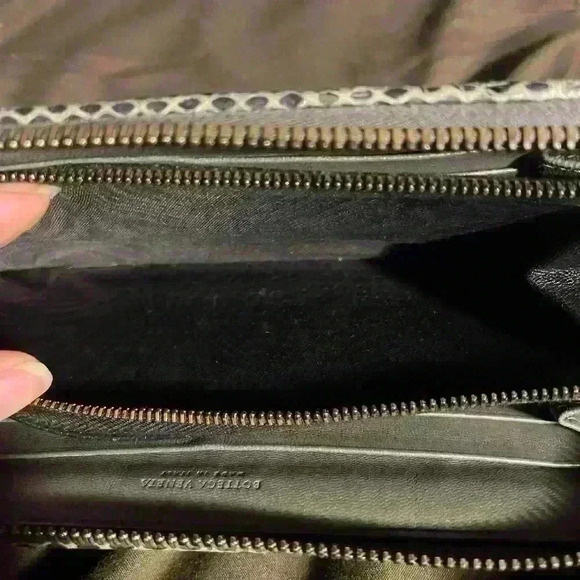 Bottega Veneta Snakeskin Wallet - Picture 3 of 5